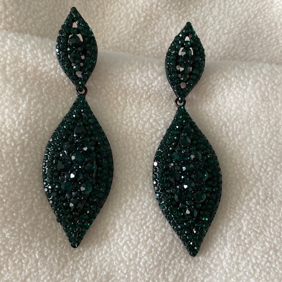 NWOT Green Sparkley Earrings 😍 - Picture 1 of 9